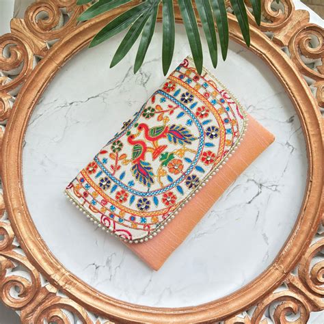 The Motif Muse Clutch – The Wedding Element