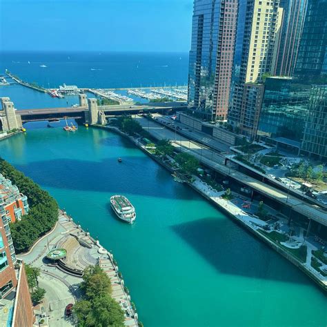 SHERATON GRAND CHICAGO RIVERWALK - Hotel Reviews, Photos, Rate ...