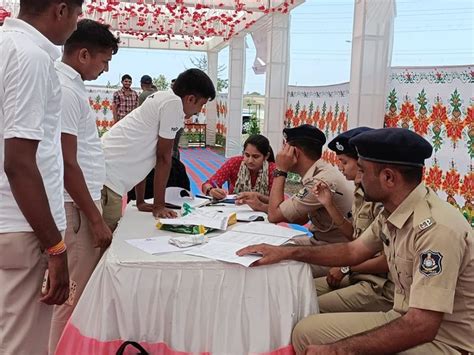 Organized by the police system in Khambhalia, about 300 soldiers ...