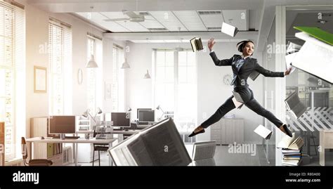 Computer Dancing Office 的图像结果