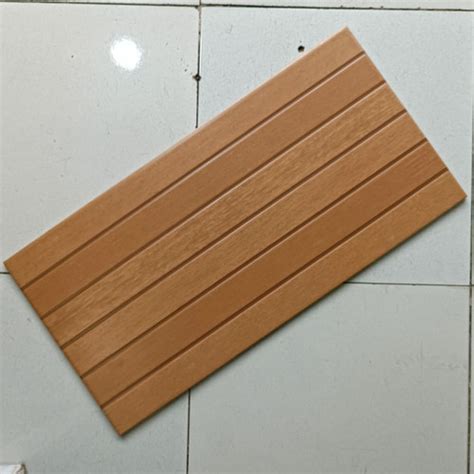 Jual KERAMIK KAYU 30 X 60 SPRINGWOOD - Jakarta Timur - Gunungsewu ...