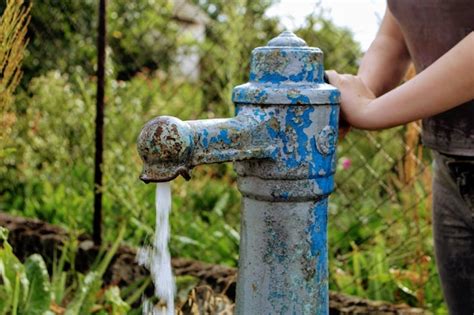 Woman Using Pump 的图像结果
