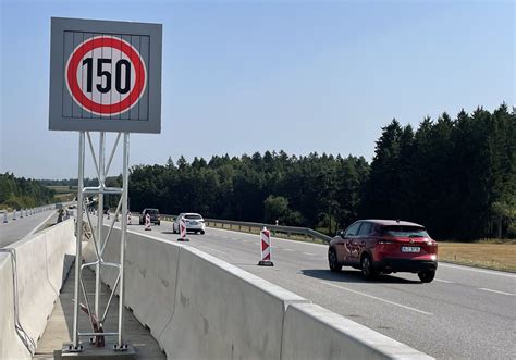 Značky na D3 umožní zvýšení rychlosti na 150 km/h, ale i snížení na 100 ...