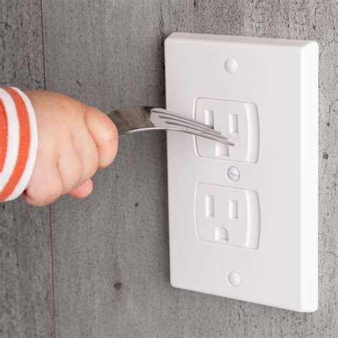 Amazon.com : 4-Pack Self-Closing Outlet Covers Baby Proofing - for ...