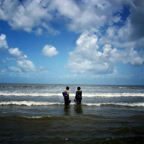 Guide To Versova Beach Mumbai: Restaurants, Best Time To Visit & More