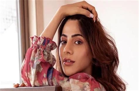 'BB14' फेम निक्की तंबोली हुई कोरोना का शिकार, खुद को किया क्वारंटाइन ...