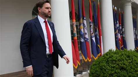 Trump trade advisor says stock market plunge ‘No big deal’: Live ...