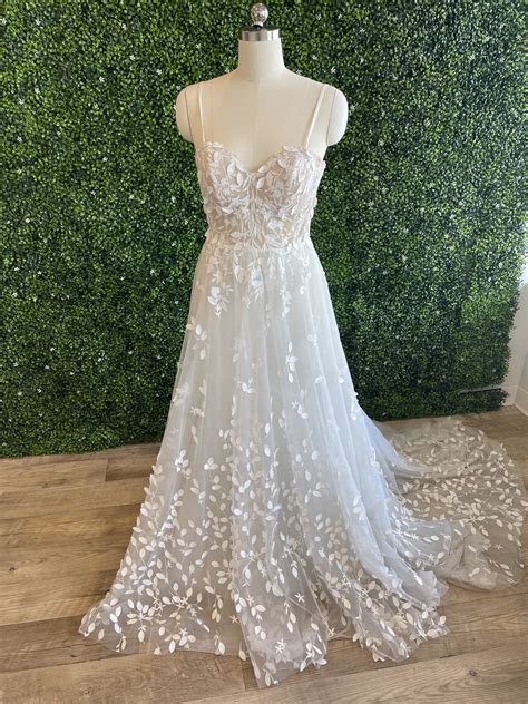 All Who Wander Sample Wedding Dress Save 60% - Stillwhite