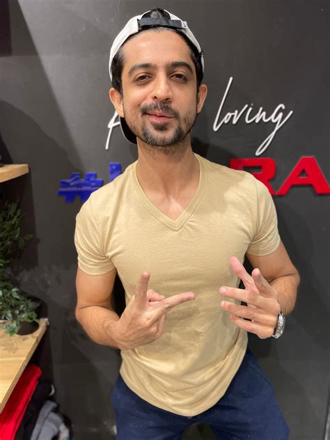 Beige V Neck Basic Tshirt – Likera