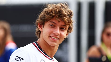 Mercedes' Kimi Antonelli, F1 rookie, passes his driving test - ESPN