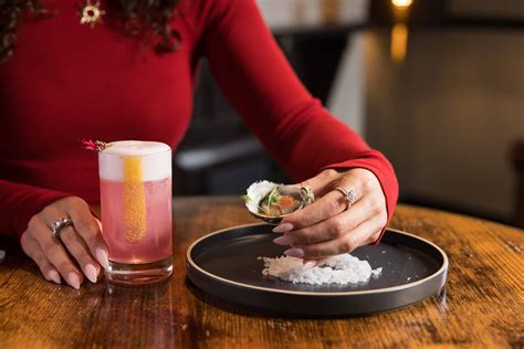 Pacific Oyster & Gin Fizz | The Rocks