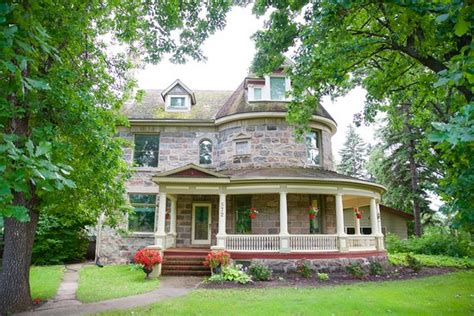 BELLAS CASTLE (Morden) - B&B Reviews, Photos, Rate Comparison - Tripadvisor