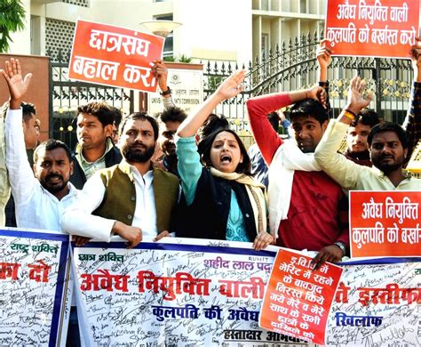 Sanyukt Sangharsh Samiti Student Union of Allahabad University, shout ...