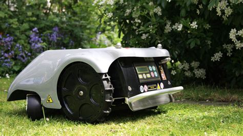 Migliori robot tagliaerba: guida all'acquisto