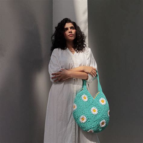 Blue Daisy Crochet Hobo Shoulder Bag – Itihasikala
