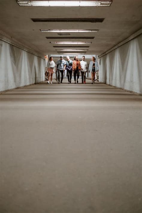 People Walking in a Hallway 的图像结果