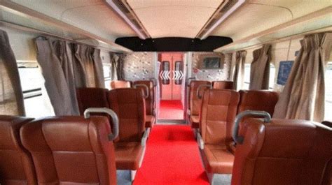 ਭਾਰਤ ਨੇ ਨੇਪਾਲ ਨੂੰ ਦਿੱਤੀਆਂ ਦੋ ਆਧੁਨਿਕ ਟਰੇਨਾਂ,ਦੇਖਣ ਲਈ ਇਕੱਠੇ ਹੋਏ ਹਜ਼ਾਰਾਂ ਲੋਕ