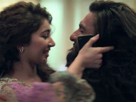 Bollywood dhurandhar movie ranveer singh raomance 20 year old actress ...