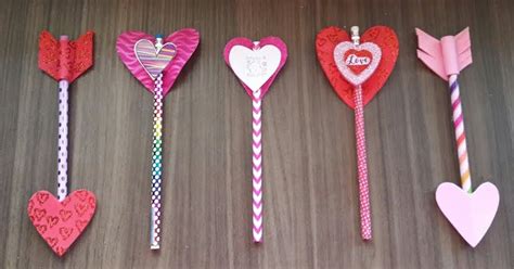 5 ideas de plumas decoradas para el 14 de febrero que puedes hacer tú mismo