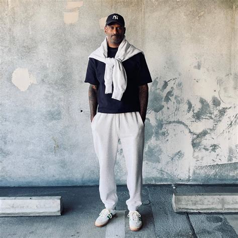 7 Essential Styles: What to Wear with Grey Sweatpants Men Can't Miss ...