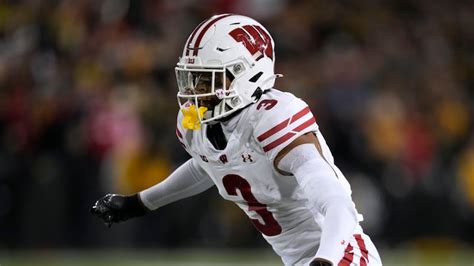 Golfing in the snow: snolf tournament raises money for local food bank