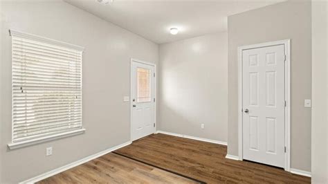 621 Christian Ln Off-Campus Housing, Yukon, OK