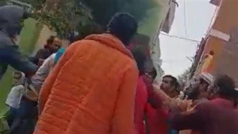 Indore: Discom staff and residents fight over meter reading