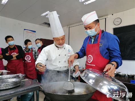 90多个徒弟的师傅，体验沧州的特色美食 - YouTube