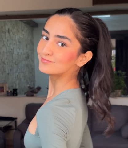 35 Amazing Hairstyles For Frizzy/Wavy Hair