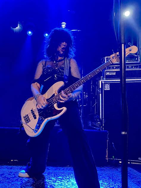 10 Questions With Kathy Valentine - Bass Magazine