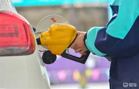 国内油价将于12月19日24时起调整 或迎年内最大降幅_凤凰网汽车_凤凰网