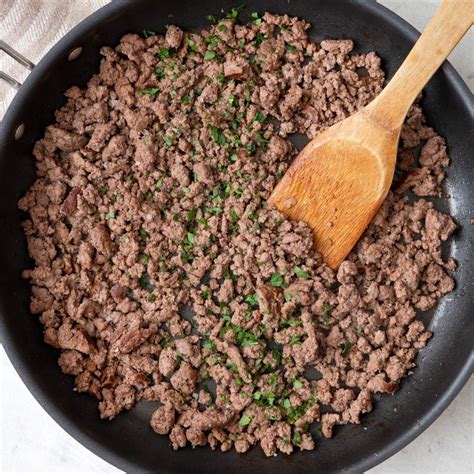 https://feelgoodfoodie.net/wp-content/uploads/2023/04/How-to-Brown-Ground-Beef-Square.jpg?utm_source=chatgpt.com