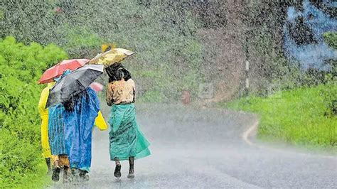 Heavy rainfall in Pune upates: Traffic woes on Pune-Solapur Highway ...