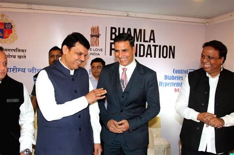 Jaan Bachao' - Devendra Fadnavis, Akshay Kumar