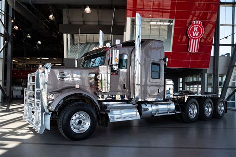 Kenworth W900 - Edmonton Kenworth