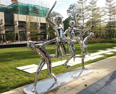 不锈钢跳舞美女 广场人物雕塑-宏通雕塑