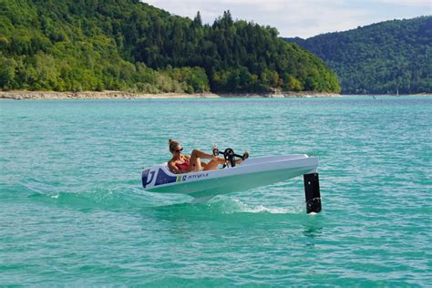 JetCycle Max Hydrofoil Is a Water Bike That Glides and Flies Over the ...