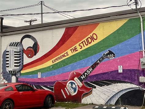 Little Hiccups: 35+ Must See Murals in Nashville