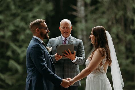What does a wedding officiant do 60 photos - Vianawedding.com