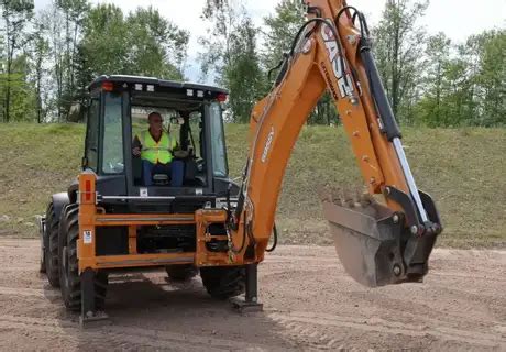 CASE 695SV Construction King™ Side Shift Backhoe Loader | CASE ...