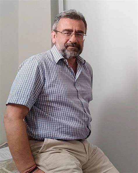 Cartoon Drawing Reference, Stylish Men, Men Casual, Kgf Photos Hd, Handsome Older Men, Mature ...