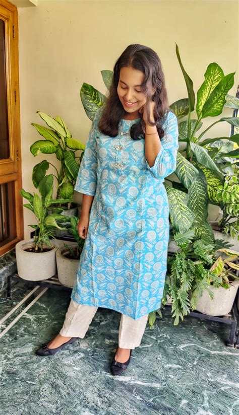 Kurtis/Dresses – Desisass