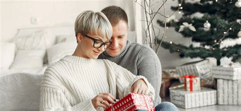 10 best Christmas gift ideas for any married couples 2024