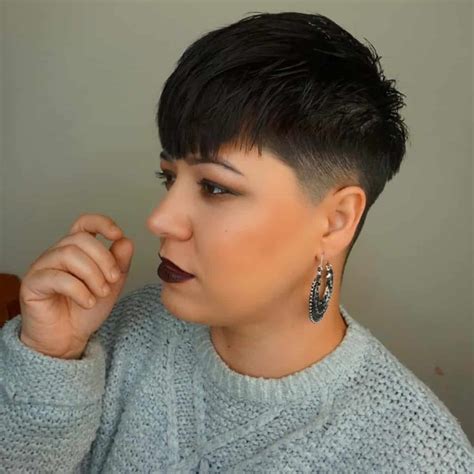 17 Modern Bowl Cut Haircut Ideas for Women