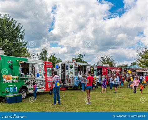 Food Truck at Carnival editorial photo. Image of fast - 173379551