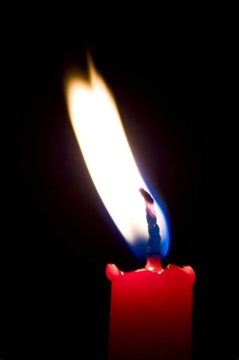 烛光摇曳图片-静物 红蜡烛 烛心 红火,静物-烛光摇曳-图行天下素材网