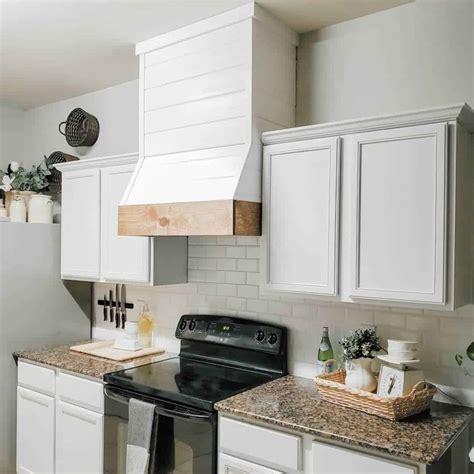 35 White Range Hood Ideas to Complement Any Kitchen