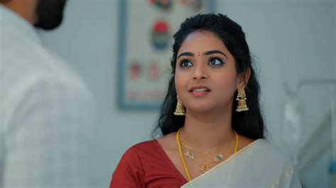 Lakshmi Nivasam TV Serial Online - Watch Latest Show Episodes on ZEE5