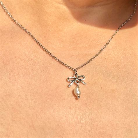 Bow Pearl Pendant (anti tarnish chain) – Daisycharms