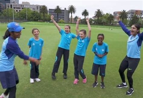 Jemimah Rodrigues teaches Bollywood dance steps to young girls in Australia